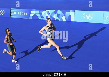 Cassandre Beaugrand (FRA), Triathlon, Mixed Relay während der Olympischen Spiele Paris 2024 am 5. August 2024 in Pont Alexandre III in Paris, Frankreich Stockfoto