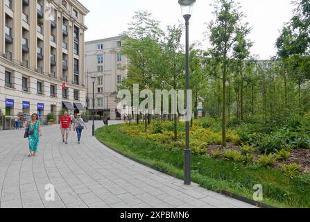 Paris, Place de Catalogne, Mikrowald, Stadtwald // Paris, Place de Catalogne, Tiny Forest *** Paris, Place de Catalogne, Mikrowald, Stadtwald Pa Stockfoto