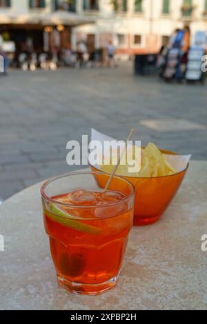 Venedig, Aperol Sprizz im Caffe Rosso, Campo Santa Margherita // Venedig, Aperol Sprizz im Caffe Rosso, Campo Santa Margherita *** Venedig, Aperol Spriz Stockfoto