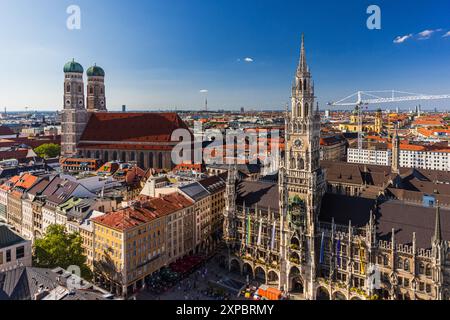 Luftbild auf Marienplatz Rathaus und Frauenkirche in München, Deutschland Stockfoto