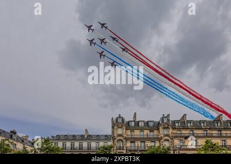 Paris, Patrouille de France, Überflug zum 14.Juli 2024 // Paris, Patrouille de France, 14. Juli 2024 *** Paris, Patrouille de France, Überflug auf Ju Stockfoto