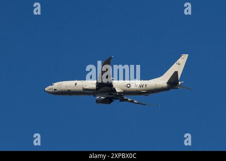 Eine US Navy Boeing P8A Poseidon, ein Mehrzweck-Seeflugzeug, das in der Nähe des Luftwaffenstützpunktes NAF Atsugi fliegt. (Foto: Damon Coulter / SOPA Images/SIPA USA) Stockfoto