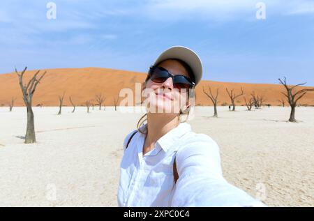 Tote Bäume in Dead Vlei - Sossusvlei, Namib Wüste, Namibia Stockfoto