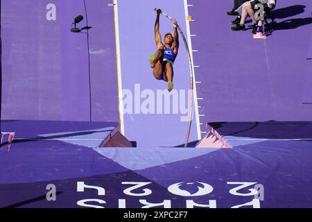 Paris, Frankreich. August 2024. Marie-Julie Bonnin vom Team France tritt am Montag, den 5. August 2024, bei den Olympischen Sommerspielen 2024 in Paris in der Stade de France an. Foto: Paul Hanna/UPI Credit: UPI/Alamy Live News Stockfoto