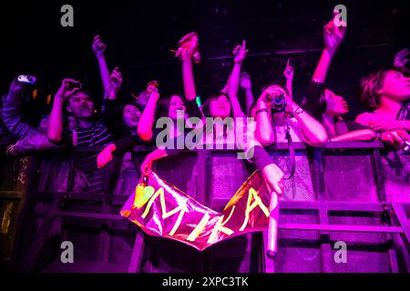 Asiatische Popfans bei Mika-Konzerten. Stockfoto