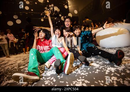 Asiatische Popfans bei Mika-Konzerten. Stockfoto