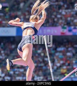 Paris, Ile de France, Frankreich. August 2024. MOLLY CAUDERY (GBR) aus Großbritannien, tritt bei den Olympischen Sommerspielen 2024 in Paris an der Pole Vault-Qualifikation der Frauen im Stadion Stade de France an. (Kreditbild: © Walter Arce/ZUMA Press Wire) NUR REDAKTIONELLE VERWENDUNG! Nicht für kommerzielle ZWECKE! Quelle: ZUMA Press, Inc./Alamy Live News Stockfoto