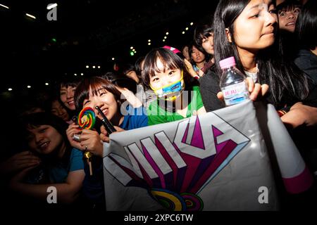 Asiatische Popfans bei Mika-Konzerten. Stockfoto
