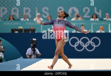 Paris, Frankreich. August 2024. Olympische Spiele, Paris 2024, Gymnastik, Boden, Frauen, im Finale tritt Simone Biles aus den USA auf. Quelle: Marijan Murat/dpa/Alamy Live News Stockfoto