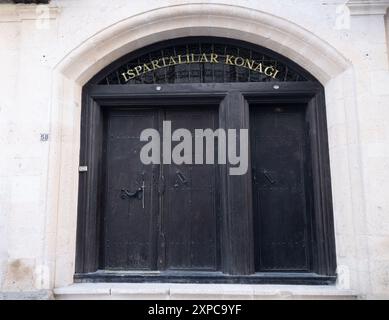 Kutahya, Türkei. September 2023. Germiyan Villen. Osmanische Häuser Fensterarchitektur. Lokale Reiseziele in der Türkei. Stockfoto