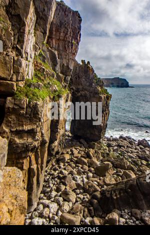 Der verzauberte schmale Meeresbogen am St. Govan's Head Stockfoto