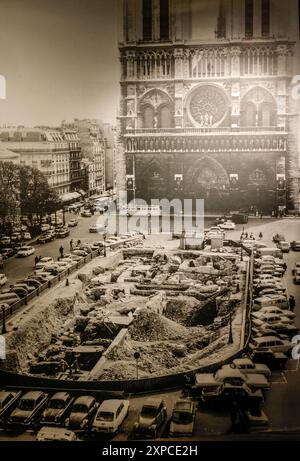 ARCHÄOLOGISCHE KRYPTA VON PARIS Stockfoto