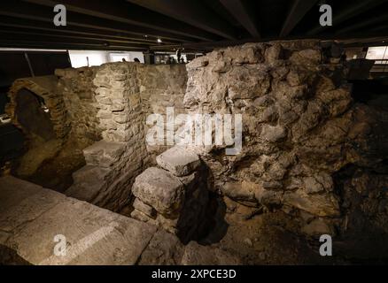 ARCHÄOLOGISCHE KRYPTA VON PARIS Stockfoto