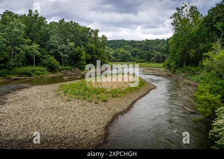 Der landschaftlich reizvolle Cuyahoga River im Wald des Cuyahoga Valley National Park, dem einzigen Naturpark in Ohio, vereint Bundesstaaten. Stockfoto