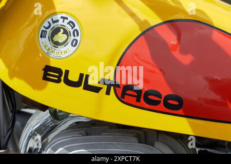 Nahaufnahme eines Bultaco Lobito beim jährlichen Classic Motorrad Meeting in Mijas, Andalusien, Spanien. Stockfoto