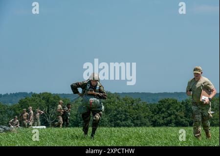 Leapfest ist eine vom National Guard Bureau gesponserte Veranstaltung, die 1982 von der 19th Special Forces Group entwickelt wurde. Es ist ein internationaler Fallschirmspringer Stockfoto