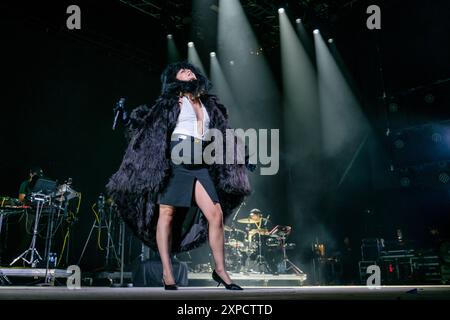 Roskilde, Dänemark. Juli 2024. Die irische Sängerin Roisin Murphy gibt ein Live-Konzert während des dänischen Musikfestivals Roskilde Festival 2024 in Roskilde. Stockfoto