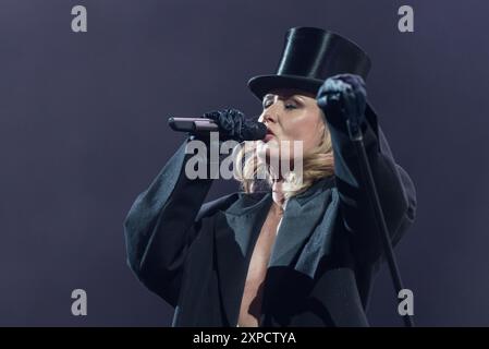 Roskilde, Dänemark. Juli 2024. Die irische Sängerin Roisin Murphy gibt ein Live-Konzert während des dänischen Musikfestivals Roskilde Festival 2024 in Roskilde. Stockfoto