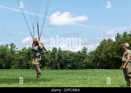 Leapfest ist eine vom National Guard Bureau gesponserte Veranstaltung, die 1982 von der 19th Special Forces Group entwickelt wurde. Es ist ein internationaler Fallschirmspringer Stockfoto