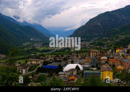 Panorama der Aostataler Alpen von der Stadt St. Vincent Stockfoto