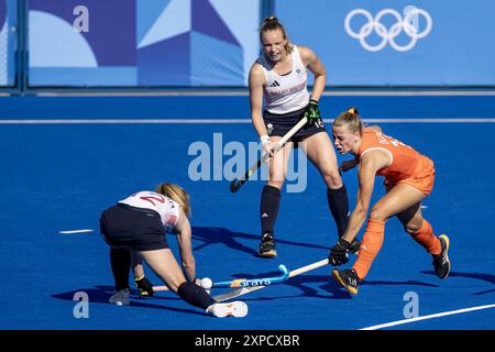 Paris, Frankreich. August 2024. PARIS: Charlotte Watson (GBR), Joosje Brug (lr) im Viertelfinale der Frauen zwischen den Niederlanden und Großbritannien. ANP REMKO DE WAAL Credit: ANP/Alamy Live News Stockfoto