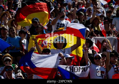 Vaires Sur Marne, Frankreich. August 2024. Fans in Aktion beim Kajakkreuz der Männer bei den Olympischen Spielen in Paris, Frankreich, 5. August 2024. Quelle: Ondrej Deml/CTK Photo/Alamy Live News Stockfoto