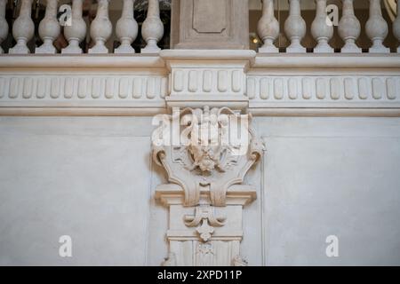 Kopf eines Faun, griechische Mythologie und dekorative Allegorie auf einem Pilasterstreifen des Adelspalastes, das heute das Ägyptische Museum Turin beherbergt Stockfoto