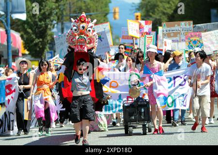 Vancouver, Bc, Kanada. August 2024. Vancouver Pride Parade 2024 am Concord Pacific Place. Die größte Pride Parade in Westkanada und eine der größten in Nordamerika mit rund 150 Einsendungen. (Kreditbild: © Mazyar Asadi/Pacific Press via ZUMA Press Wire) NUR REDAKTIONELLE VERWENDUNG! Nicht für kommerzielle ZWECKE! Stockfoto