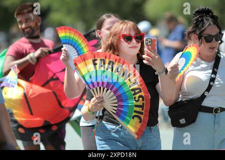 Vancouver, Bc, Kanada. August 2024. Vancouver Pride Parade 2024 am Concord Pacific Place. Die größte Pride Parade in Westkanada und eine der größten in Nordamerika mit rund 150 Einsendungen. (Kreditbild: © Mazyar Asadi/Pacific Press via ZUMA Press Wire) NUR REDAKTIONELLE VERWENDUNG! Nicht für kommerzielle ZWECKE! Stockfoto