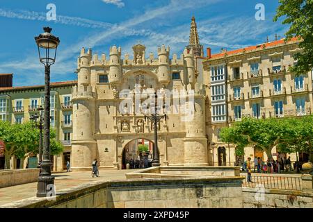 Arco de Santa Maria, St. Marienbogen, einer der Eingänge zur Kathedrale Santa Maria in Burgos, Provinzhauptstadt der Region Kastilien & Leon in Spanien. Stockfoto