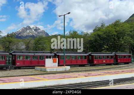 Argentinisches Patagonien: Bahnhof Tren del Fin del Mundo (Zug am Ende der Welt) in Lapataia bei Ushuaia Stockfoto