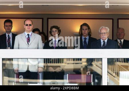 26-05-2002 Monaco Archivio Storico Olycom/LaPresse Andrea Albert Pierre Casiraghi (La Colle, 8 giugno 1984) è il primo dei tre figli di Carolina di Monaco e del suo secondo marito Stefano Casiraghi. È quarto nella linea di successione al trono e ha due fratelli minori, Charlotte e Pierre, e una sorellastra minore, nata dal terzo matrimonio di sua madre. Nella Foto: Gran Premio di Monaco Formel 1, da sinistra Alberto di Monaco, Pierre Casiraghi, Andrea Albert Pierre Casiraghi e il principe Ranieri di Monaco auf dem Foto: Formel 1 Grand Prix von Monaco, von links Alberto von Monaco, Pierre Casirag Stockfoto