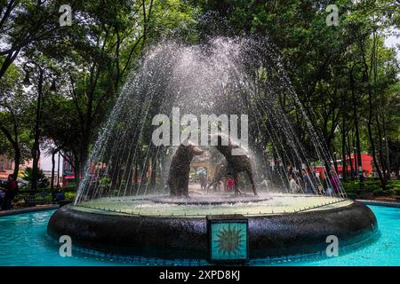 Der Kojotenbrunnen befindet sich im Centennial Garden in Coyoacán, einem der wichtigsten Touristenzentren in Mexiko-Stadt. (Foto: Luis Gutierrez Norte) La Fuente de los Coyotes está ubicada en el Coyoacán Centenario en Jardín pueblo, Centro Turísticos más importantes de la Ciudad de México.​..(Foto: Luis Gutierrez Norte) Stockfoto