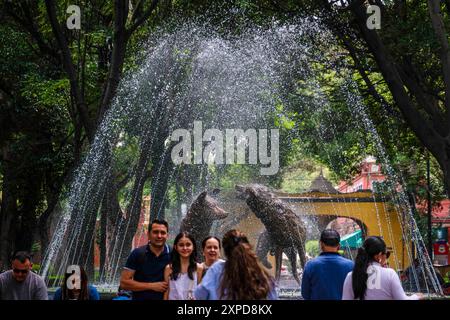 Der Kojotenbrunnen befindet sich im Centennial Garden in Coyoacán, einem der wichtigsten Touristenzentren in Mexiko-Stadt. (Foto: Luis Gutierrez Norte) La Fuente de los Coyotes está ubicada en el Coyoacán Centenario en Jardín pueblo, Centro Turísticos más importantes de la Ciudad de México.​..(Foto: Luis Gutierrez Norte) Stockfoto