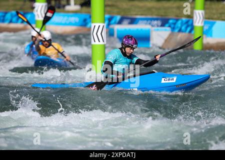 PARIS, FRANKREICH. August 2024. Kimberley Woods vom Team Great Britain in Aktion beim Kanu Slalom Frauen Kajak Cross Finale am zehnten Tag der Olympischen Spiele Paris 2024 im Nautical Stadium Vaires-Sur-Marne in Paris. Quelle: Craig Mercer/Alamy Live News Stockfoto