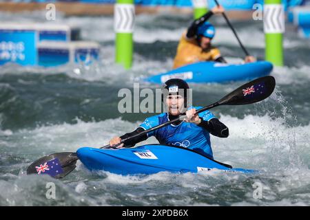 PARIS, FRANKREICH. August 2024. Finn Butcher vom Team New Zealand in Aktion beim Canoe Slalom Männer Kajak Cross Finale am zehnten Tag der Olympischen Spiele Paris 2024 im Nautical Stadium Vaires-Sur-Marne, Paris, Frankreich. Quelle: Craig Mercer/Alamy Live News Stockfoto