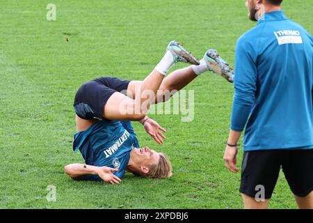 Salzburg, Österreich. August 2024. SALZBURG, 05-08-2024, Fußball UEFA Champions League, Qualifikation, Red Bull Salzburg gegen den FC Twente. Pers-Konferenz und -Schulung. Sem Steijn (Twente) Credit: Pro Shots/Alamy Live News Stockfoto