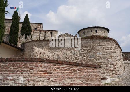 Brescia, Italien - 17. Juni 2024 - der Blick auf die Burg Brescia an einem sonnigen Frühlingnachmittag Stockfoto