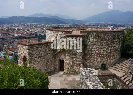 Brescia, Italien - 17. Juni 2024 - der Blick auf die Burg Brescia an einem sonnigen Frühlingnachmittag Stockfoto