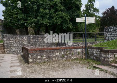 Brescia, Italien - 17. Juni 2024 - der Blick auf die Burg Brescia an einem sonnigen Frühlingnachmittag Stockfoto