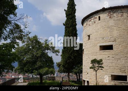 Brescia, Italien - 17. Juni 2024 - der Blick auf die Burg Brescia an einem sonnigen Frühlingnachmittag Stockfoto