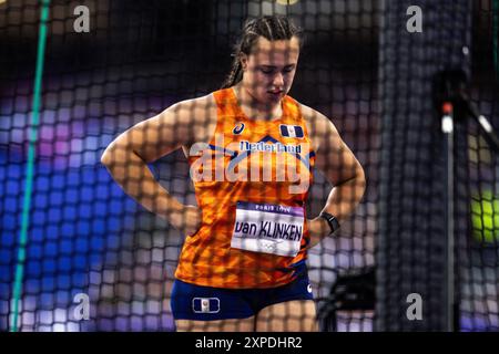 Paris, Frankreich. August 2024. PARIS: Jorinde van Klinken reagiert nach ihrem zweiten Versuch im Diskuswurffinale während der Olympischen Leichtathletik-Wettbewerbe. ANP ROBIN VAN LONKHUIJSEN Credit: ANP/Alamy Live News Stockfoto