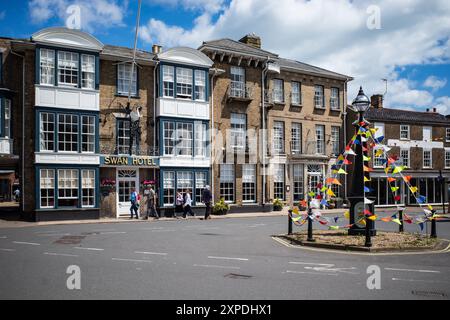 Das Swan Hotel in Southwold, Suffolk, England. Traditionelles Markthotel. Farbenfroh. Sommer. Urlaub, Urlaub. Tourismus. Gastfreundschaft. Stockfoto