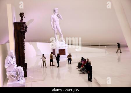 Skulptur im Soumaya Museum of Art and History, einem privaten Museum und gemeinnützigen Kulturinstitut auf der Plaza Carso in Mexiko-Stadt. (Foto von Luis Gutierrez/ Norte Photo) Escultura en El Museo Soumaya de arte e historia, museo privado y una institución Cultural sin Fines de lucro en la Plaza Carso en la Ciudad de Mexico .. (Foto: Luis Gutierrez/Norte Photo) Stockfoto