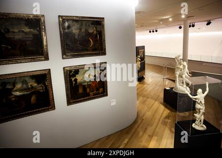 Malzimmer im El Museo Soumaya de arte e historia, einem privaten Museum und gemeinnützigen Kulturinstitut auf der Plaza Carso in Mexiko-Stadt. (Foto: Luis Gutierrez/ Norte Photo) Sala de Pintura en El Museo Soumaya de arte e historia, museo privado y una institución Cultural sin Fines de lucro en la Plaza Carso en la Ciudad de Mexico. (Foto: Luis Gutierrez/Norte Photo) Stockfoto