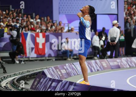 Paris, Frankreich. August 2024. Emmanouil Karalis von Griechenland feiert nach dem Gewinn der Bronzemedaille im Pole Vault der Männer im Stade de France während der Olympischen Spiele 2024 in Paris, Frankreich, am Montag, den 5. August 2024. Foto: Maya Vidon-White/UPI. Quelle: UPI/Alamy Live News Stockfoto