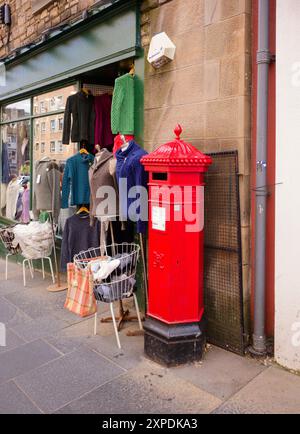 Einer der ersten Postfachstile auf der Royal Mile in Edinburgh Stockfoto