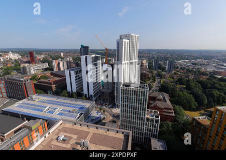 Ein Blick auf das Cirrus Point Gebäude, das derzeit im Bau im Stadtzentrum von Leeds ist und für kurze Zeit das höchste Gebäude in Yorkshire sein wird. Stockfoto