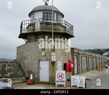 Der historische St. Ives Lighthouse am Smeatons Pier. Stockfoto