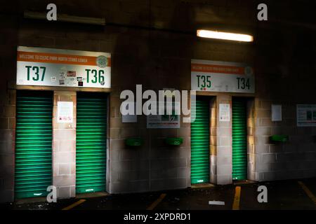 Die Eingangstüren zu den Ständen im Celtic Park Stockfoto